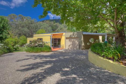 A Bach At Bright Bright VIC - Accommodation Burleigh 1