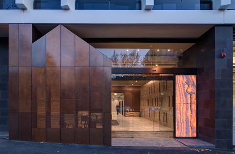 Arise The Eminence - Accommodation Burleigh 2