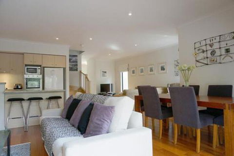Sea Pup - Accommodation Burleigh 0