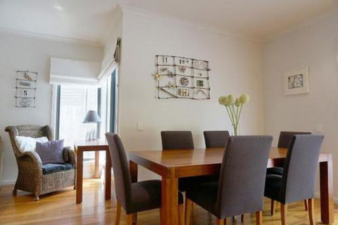 Sea Pup - Accommodation Burleigh 2