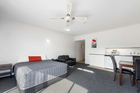 Comfort Inn & Suites Riverland - Accommodation Burleigh 5