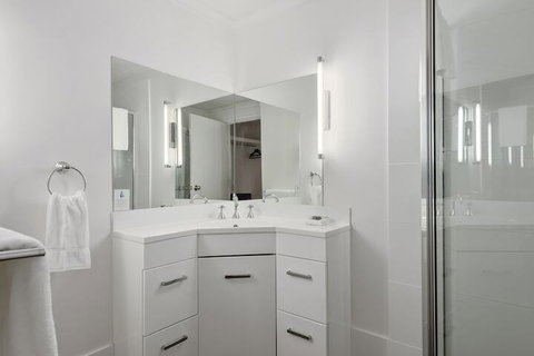 Comfort Inn & Suites Riverland - Accommodation Burleigh 7