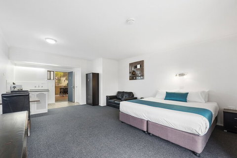 Comfort Inn & Suites Riverland - Accommodation Burleigh 4