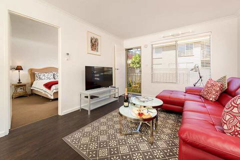 Understated Elegance Affordable Luxury - Accommodation Burleigh 3
