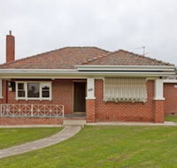 Red Brick Beauty - Central Cottage - Accommodation Burleigh