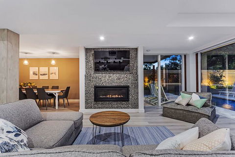 La Luna Shoal Bay - Accommodation Burleigh 5
