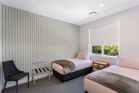 La Luna Shoal Bay - Accommodation Burleigh 3