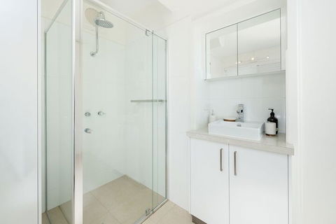 The Executive - Central & Sophisticated - Accommodation Burleigh 5