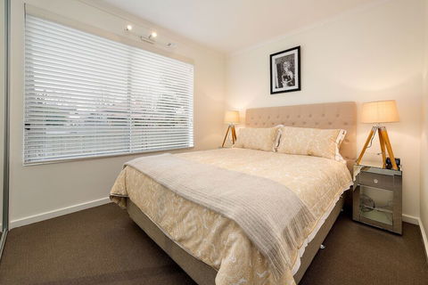 The Executive - Central & Sophisticated - Accommodation Burleigh 1
