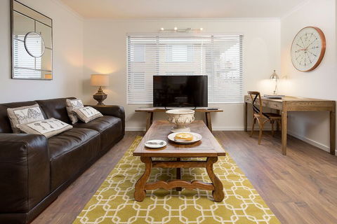The Executive - Central & Sophisticated - Accommodation Burleigh 3