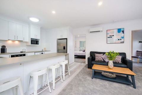 Albury Yalandra Apartment 1 - Accommodation Burleigh 4