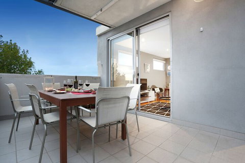 Essendon Sub Penthouse On Napier - Accommodation Burleigh 4