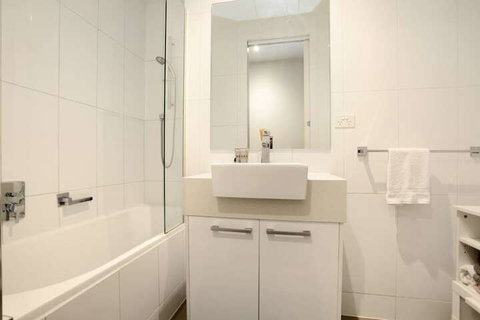 Essendon Sub Penthouse On Napier - Accommodation Burleigh 5