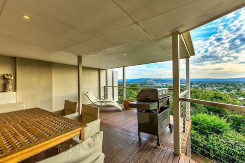 Highview - Accommodation Burleigh 1