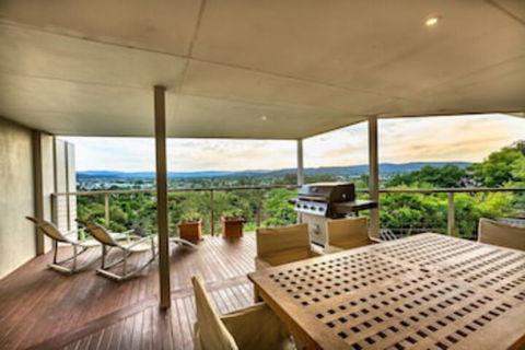 Highview - Accommodation Burleigh 4
