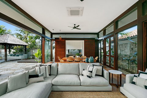 ESPRIT 2 PALM COVE BRAND NEW - Accommodation Burleigh 3