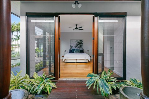 ESPRIT 2 PALM COVE BRAND NEW - Accommodation Burleigh 6