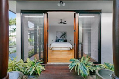 ESPRIT 2 PALM COVE BRAND NEW - Accommodation Burleigh 2