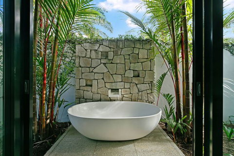 ESPRIT 2 PALM COVE BRAND NEW - Accommodation Burleigh 5