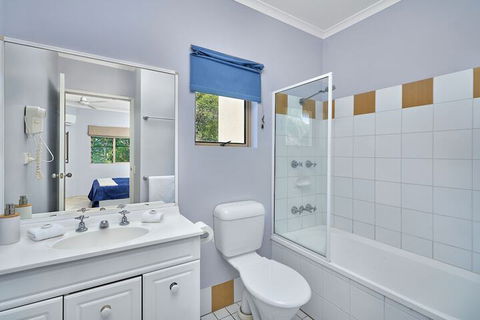 Tropical Oasis Near Beach - Accommodation Burleigh 5