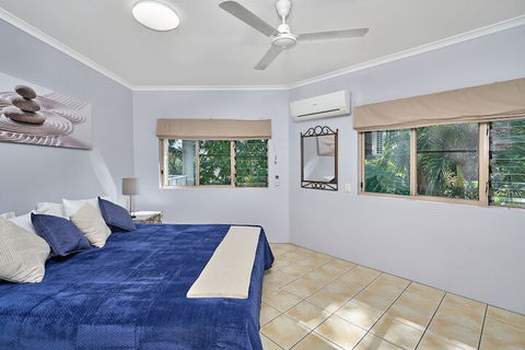 Tropical Oasis Near Beach - Accommodation Burleigh 3