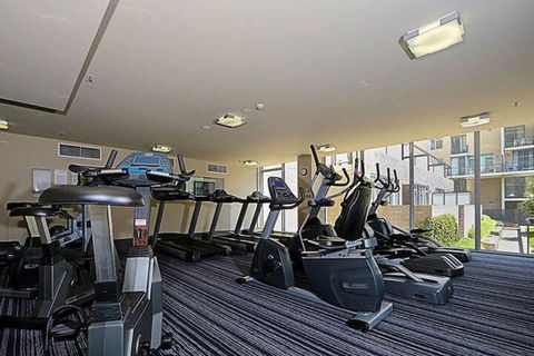 Spacious 1-Bedroom Apartment With Parking - Accommodation Burleigh 6