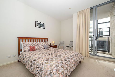 Spacious 1-Bedroom Apartment With Parking - Accommodation Burleigh 4