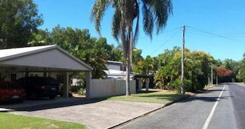 La Casa De Playa - Accommodation Burleigh 0