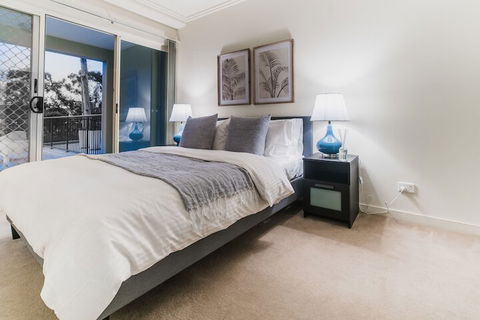 Absolute Riverfront One Bedroom Apartment - Accommodation Burleigh 7