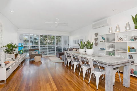 COASTAL CHIC At CASUARINA - Accommodation Burleigh 5