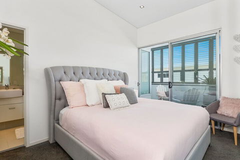COASTAL CHIC At CASUARINA - Accommodation Burleigh 3