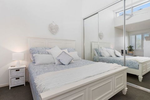 COASTAL CHIC At CASUARINA - Accommodation Burleigh 4