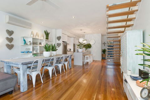 COASTAL CHIC At CASUARINA - Accommodation Burleigh 2
