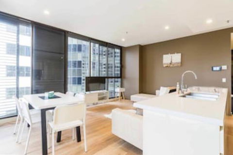 Fabulous City 2 BDR Apt In New Building - Accommodation Burleigh 0
