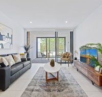 HomeHotel New  Walking to Shopping Super Clean - Accommodation Burleigh