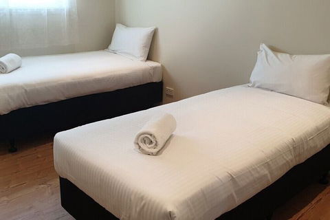 The Bay Apartment - Accommodation Burleigh 4