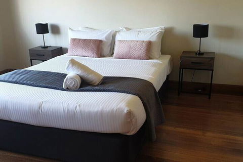 Port Life Beach House - Accommodation Burleigh 7