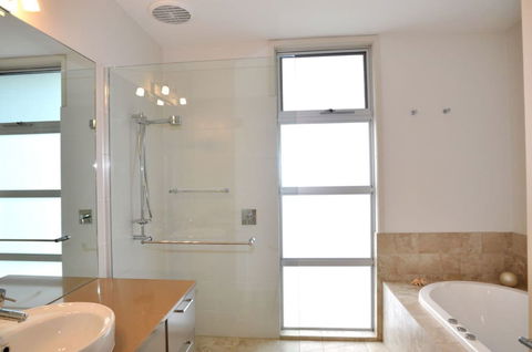 LA MER Centrally Located Free Wifi - Accommodation Burleigh 6