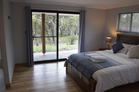 Eagle Bay House - Accommodation Burleigh 2