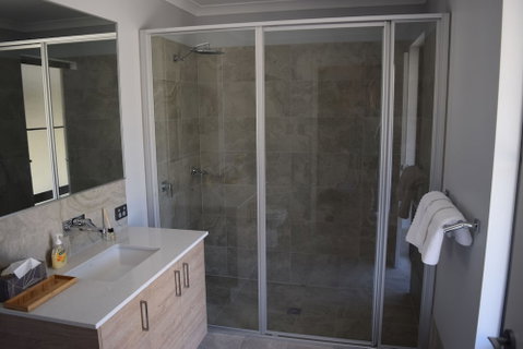 Eagle Bay House - Accommodation Burleigh 1