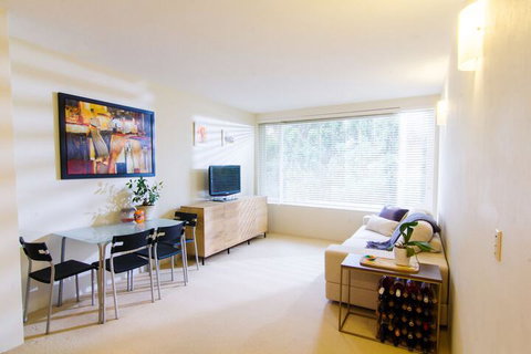 Cozy Apartment In Waverton - Accommodation Burleigh 2