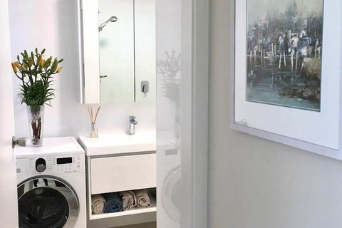 Cozy Apartment In Waverton - Accommodation Burleigh 5