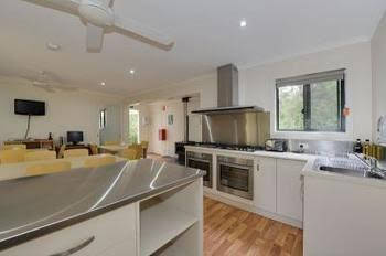 Airwalk Lodge Hostel - Accommodation Burleigh 0