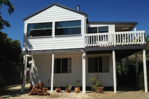 Yarraglen BnB - Accommodation Burleigh 0