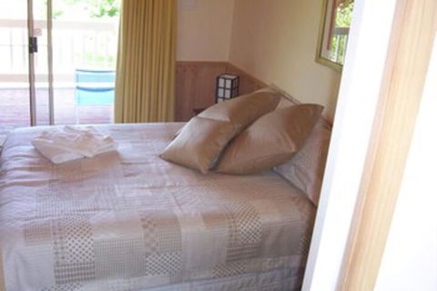 Yarraglen BnB - Accommodation Burleigh 7