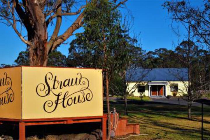 Dalveen ACT Accommodation Burleigh