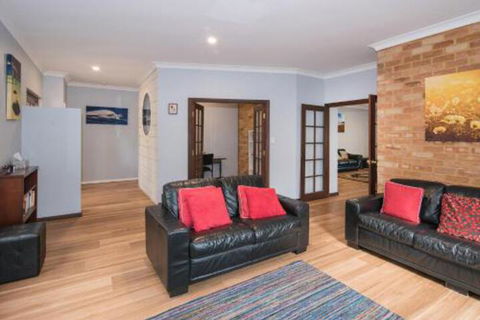 Family Friendly Holiday Haven - Accommodation Burleigh 5