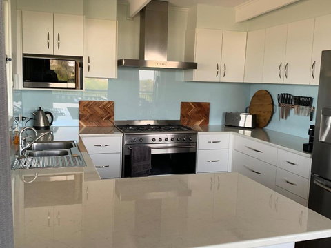 Longbeach House - Accommodation Burleigh 4