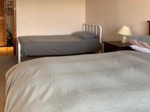 Longbeach House - Accommodation Burleigh 6