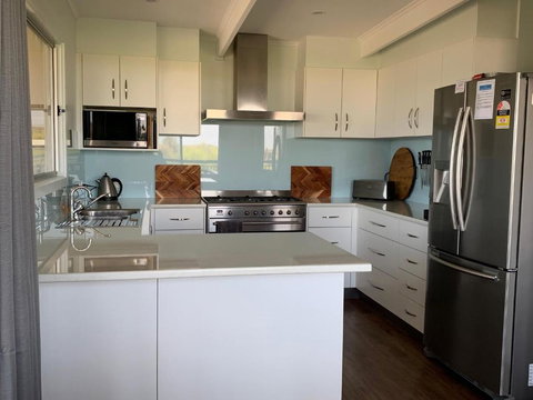 Longbeach House - Accommodation Burleigh 1